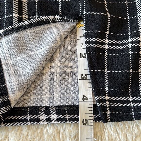 SHEIN mini skirt plaid black and white size small - Picture 13 of 14